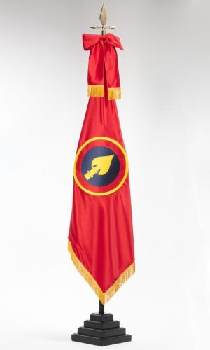 Bandera roja con escudo 2